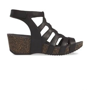 Dansko Selina gladiator straps type sandal size 37